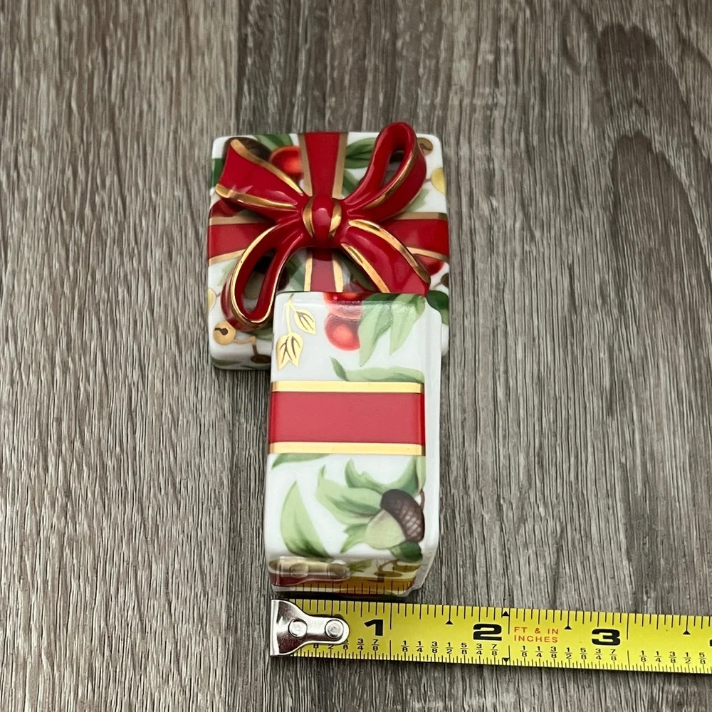 Holiday‎ trinket box